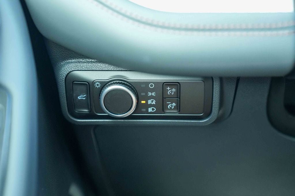 Certified 2026 Ford Explorer Active AWD/4WD image 32