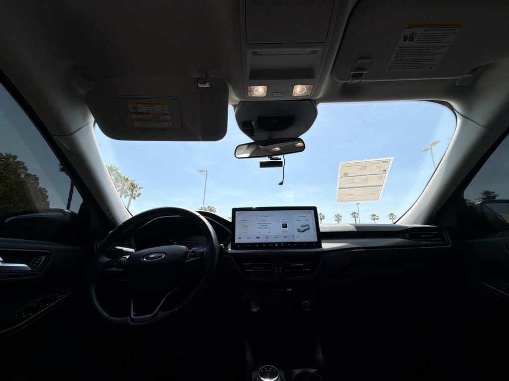 Certified 2025 Ford Escape SE FWD image 17