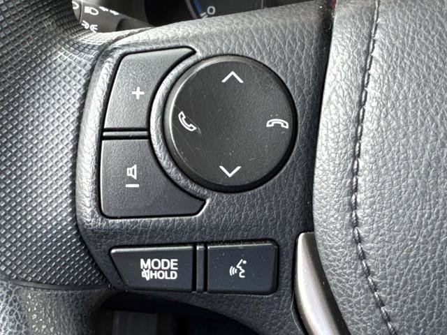 Used 2018 Toyota RAV4 LE FWD image 25