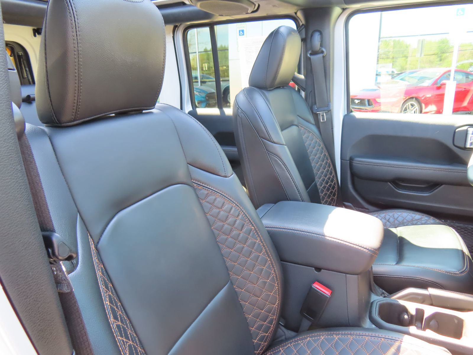 Used 2023 Jeep Wrangler Unlimited Sahara image 32