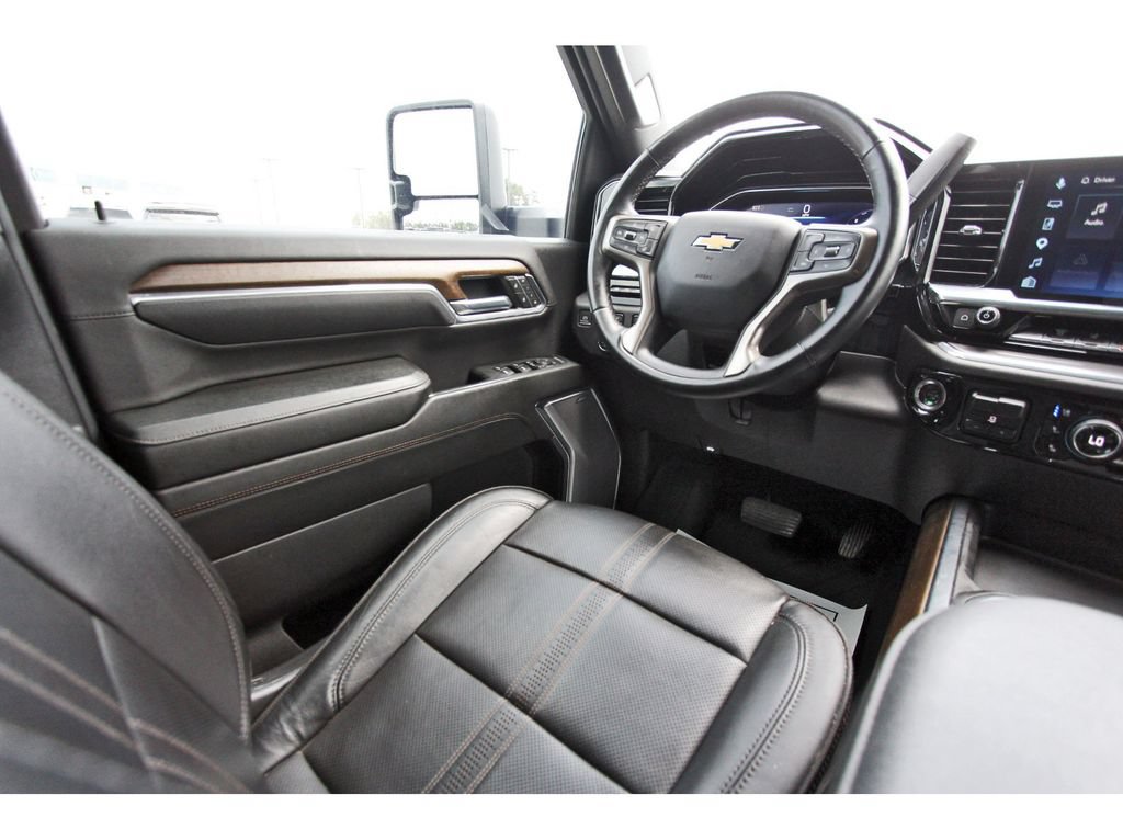 Used 2024 Chevrolet Silverado 2500 High Country w/ Technology Package AWD/4WD image 10