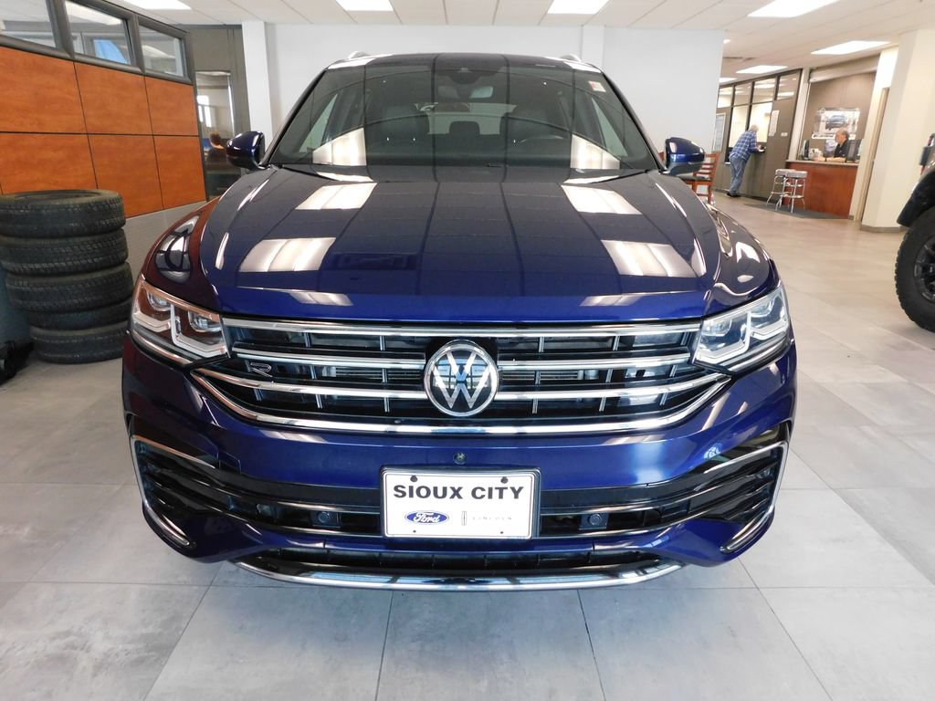 Used 2022 Volkswagen Tiguan SEL R-Line AWD/4WD image 2
