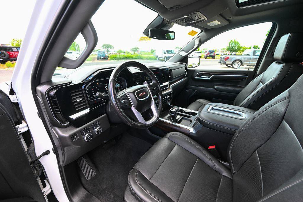 Used 2022 GMC Sierra 1500 SLT w/ SLT Convenience Package AWD/4WD image 18