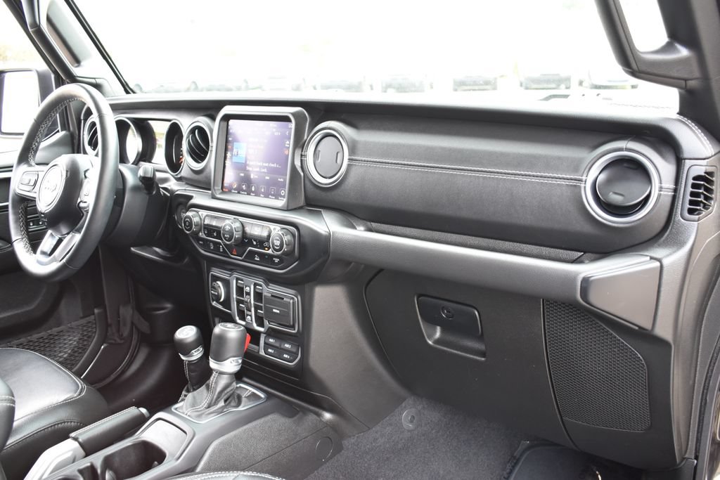 Used 2022 Jeep Wrangler Unlimited Sahara w/ LED Lighting Group AWD/4WD image 25