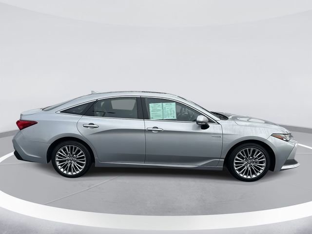 Used 2021 Toyota Avalon Limited image 2