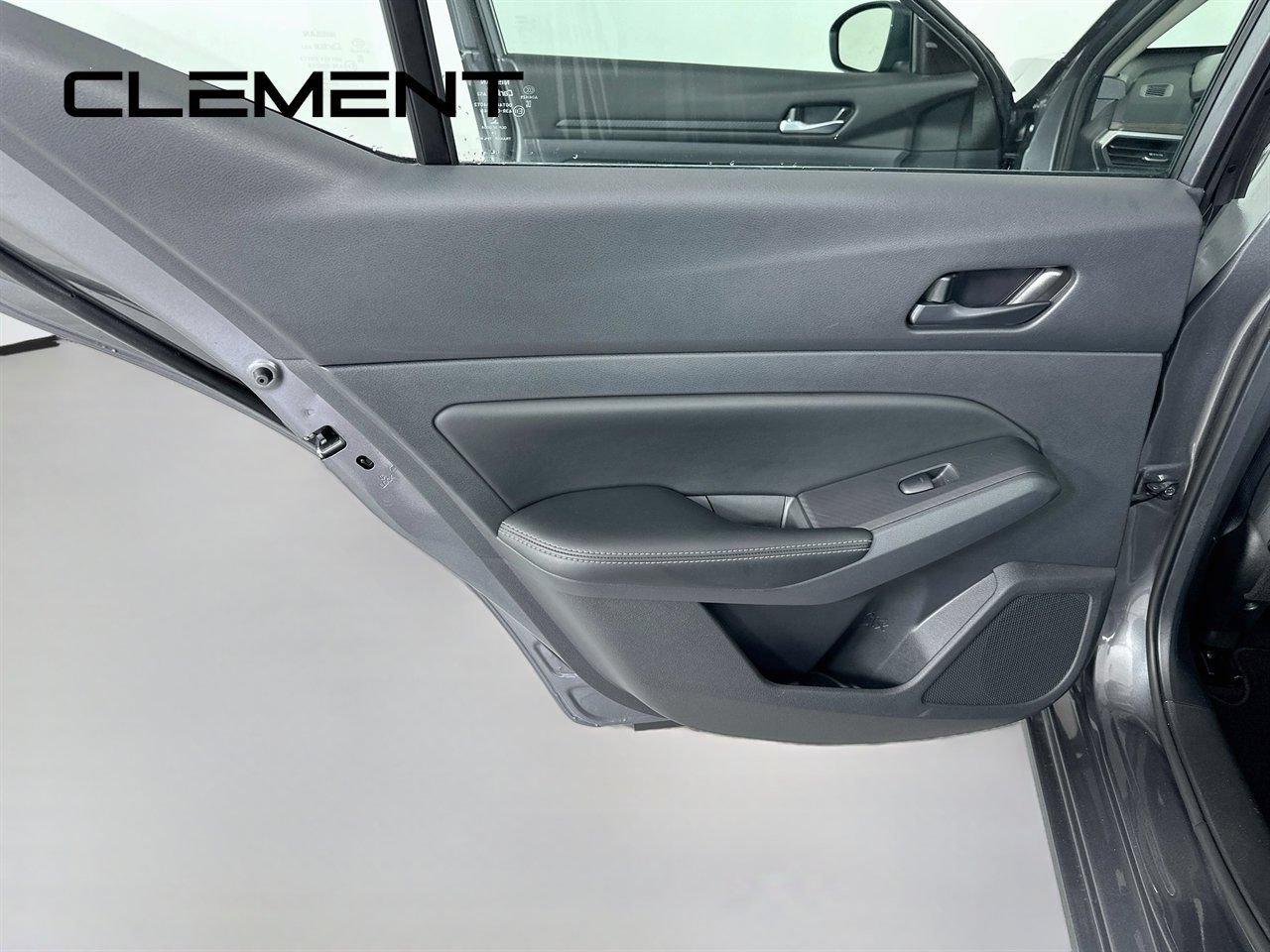 Used 2025 Nissan Altima 2.5 SV FWD image 29