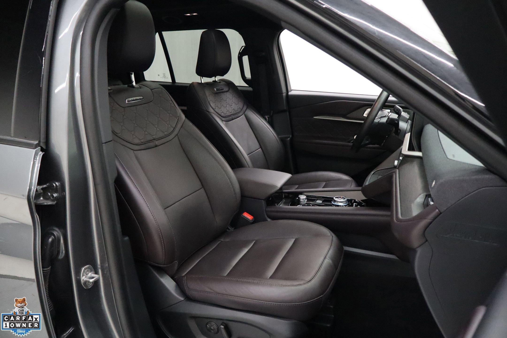 Certified 2025 Ford Explorer Platinum w/ LUX Leather Package image 32