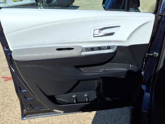 Used 2025 Toyota Sienna XLE FWD image 12