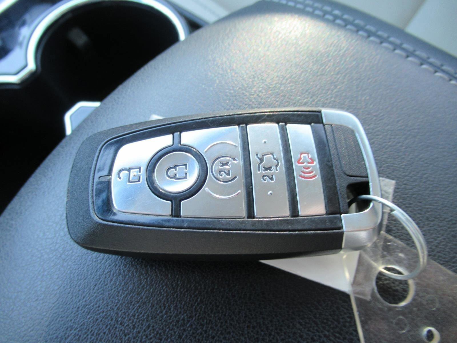 Certified 2017 Ford Edge Titanium w/ Equipment Group 301A image 30