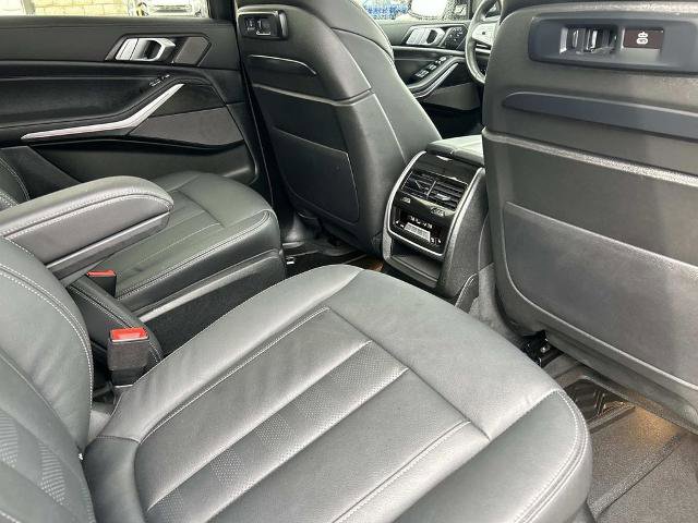 Used 2021 BMW X7 xDrive40i w/ Premium Package AWD/4WD image 23