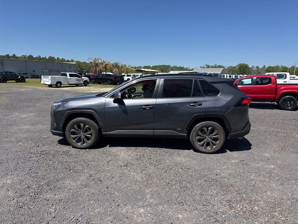 Used 2022 Toyota RAV4 XLE Premium image 2