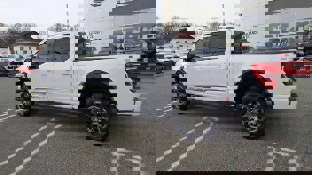 Certified 2022 Ford F150 XLT w/ Equipment Group 302A High image 4