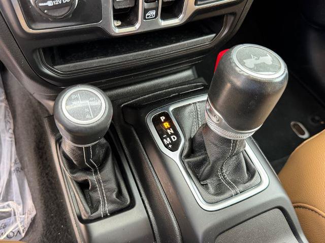 Used 2023 Jeep Wrangler Unlimited Sahara w/ Cold Weather Group AWD/4WD image 23