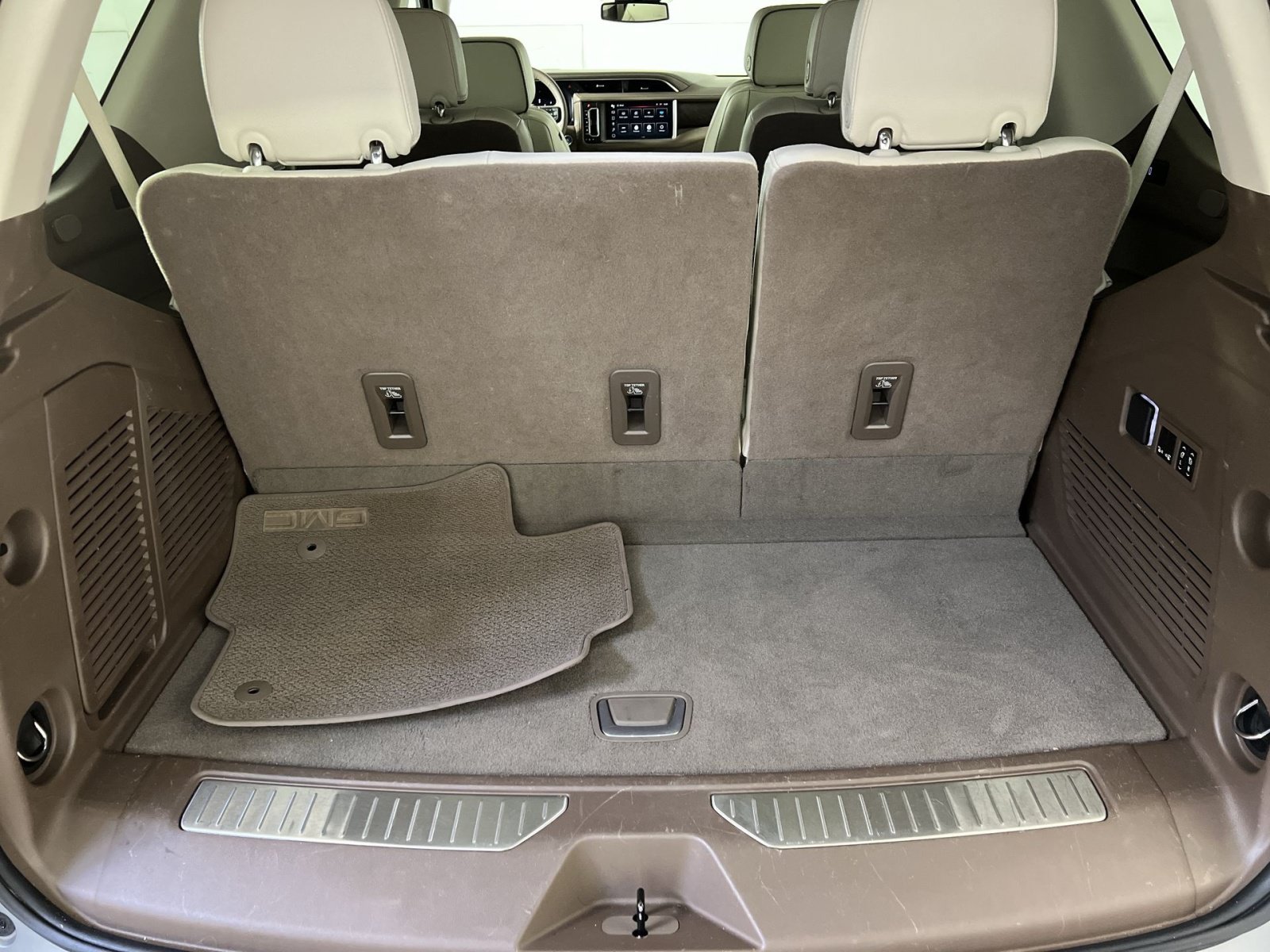 Used 2023 GMC Yukon Denali RWD image 26