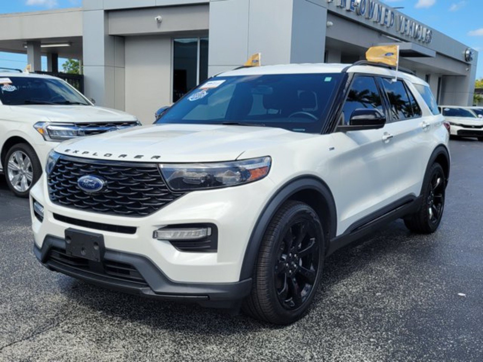 Certified 2022 Ford Explorer ST-Line w/ Class IV Trailer Tow Package RWD image 3
