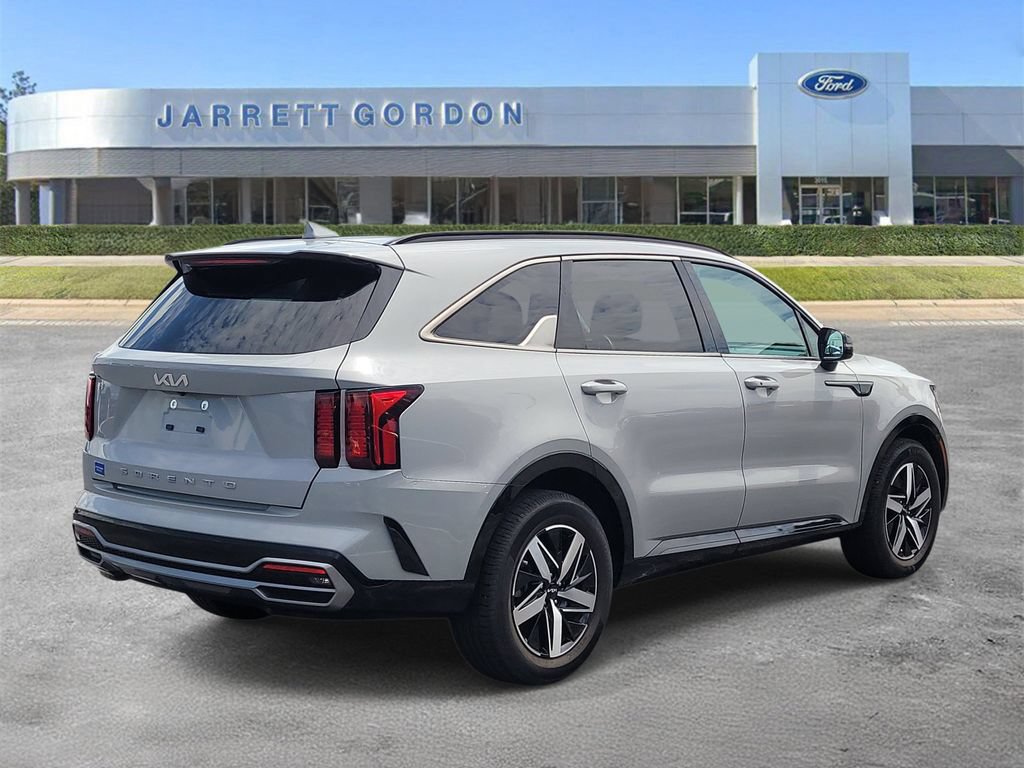 Used 2022 Kia Sorento EX w/ Panoramic Sunroof Package FWD image 4