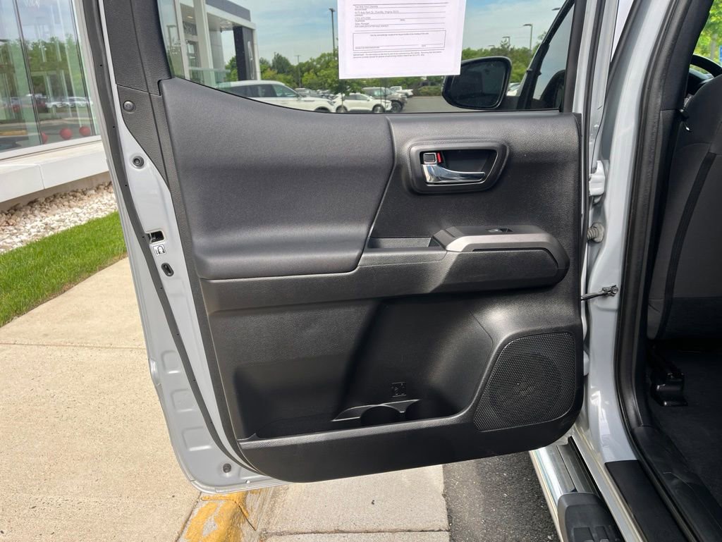 Used 2019 Toyota Tacoma TRD Sport AWD/4WD image 16