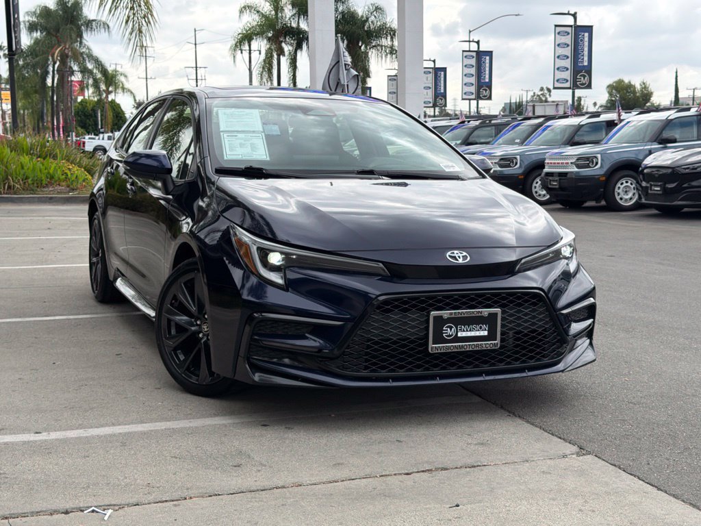 Used 2024 Toyota Corolla SE w/ SE Premium Package FWD image 3