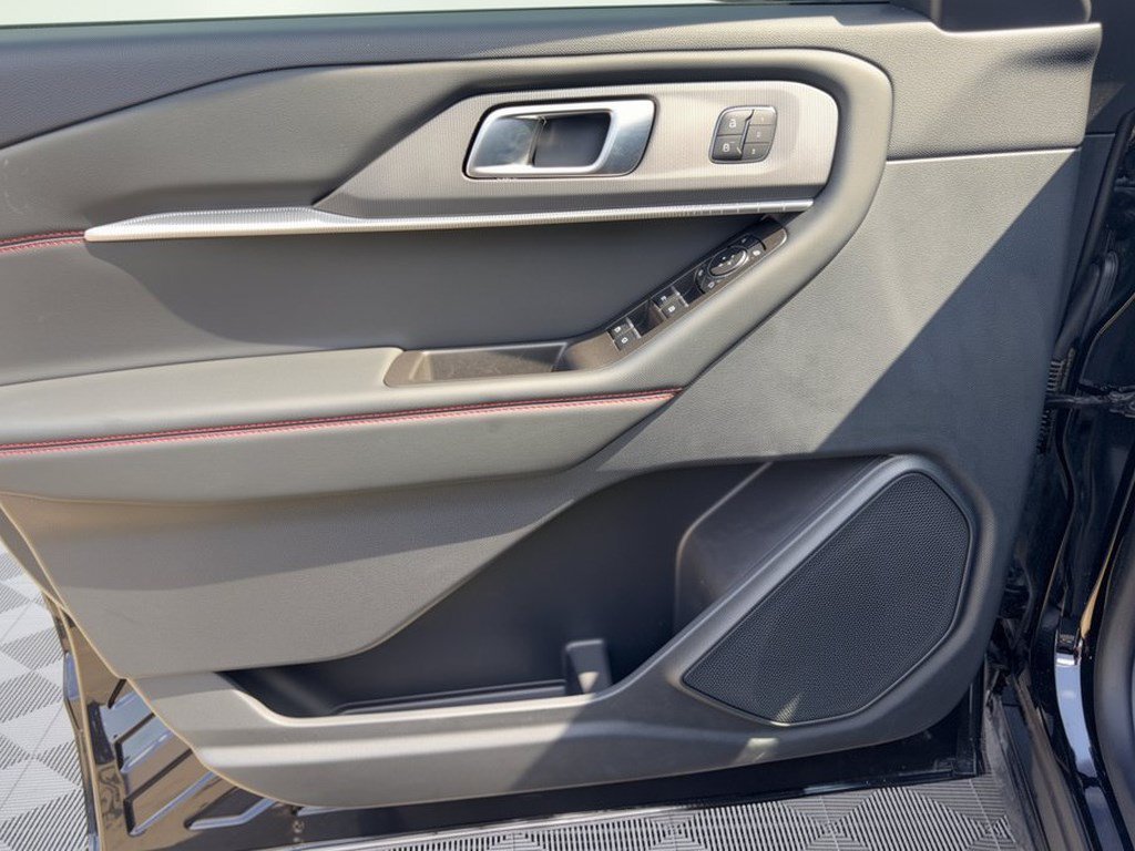 Certified 2025 Ford Explorer ST-Line w/ Premium Package RWD image 14