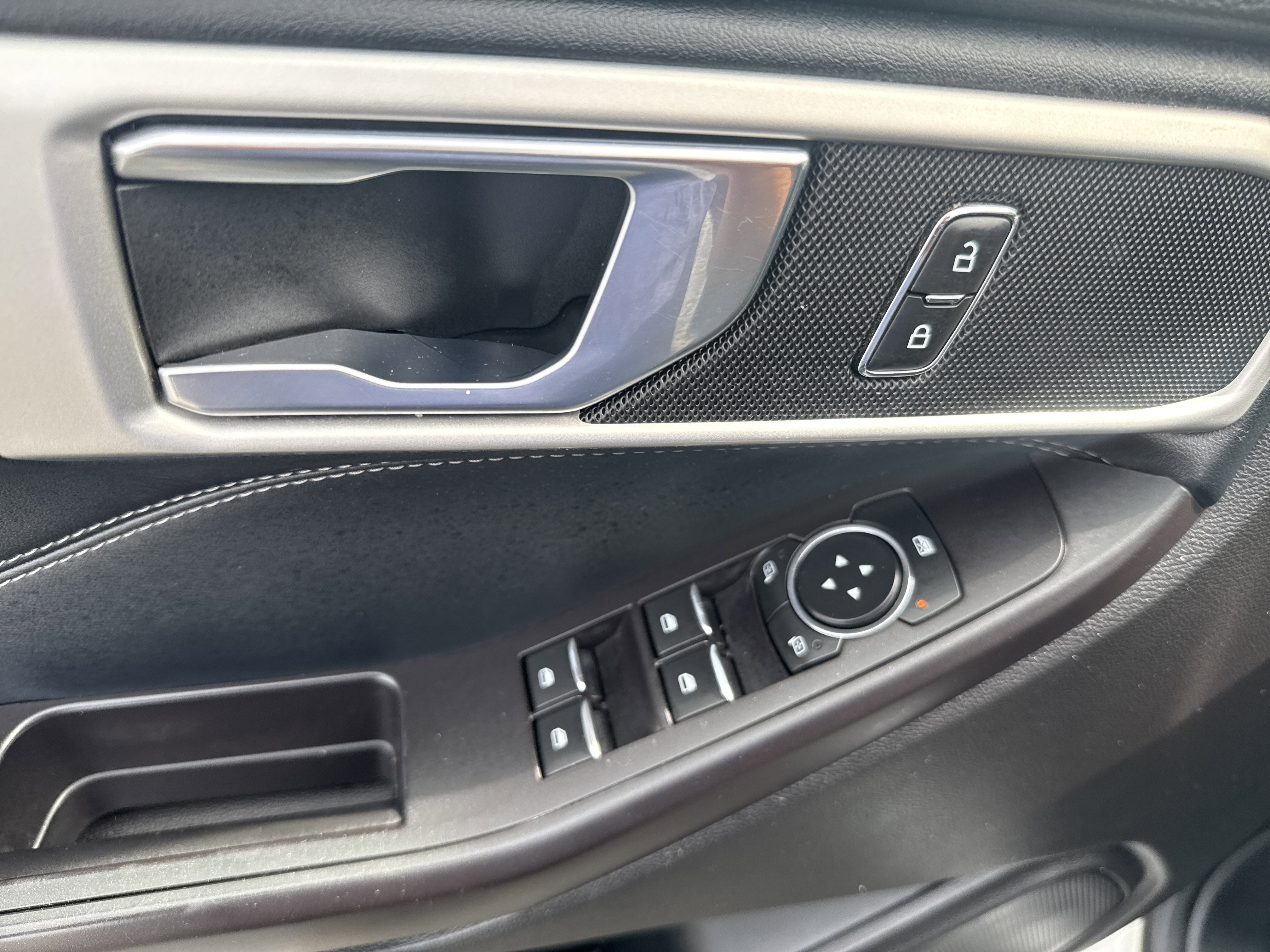 Certified 2020 Ford Explorer XLT w/ Equipment Group 202A AWD/4WD image 13