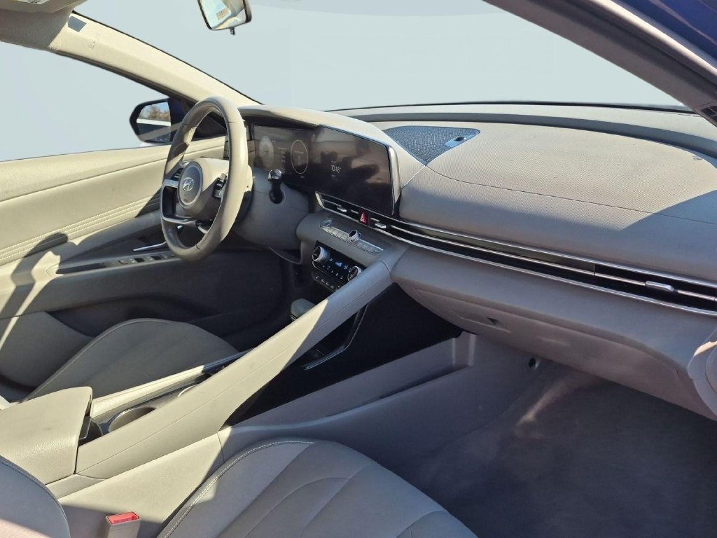 Used 2023 Hyundai Elantra SEL w/ Convenience Package FWD image 26