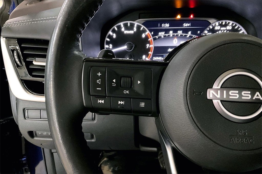 Used 2023 Nissan Rogue SL w/ SL Premium Package image 17