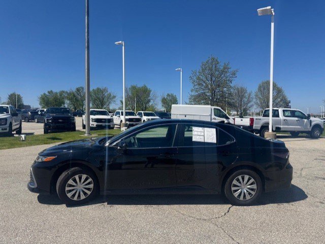 Used 2022 Toyota Camry LE FWD image 2