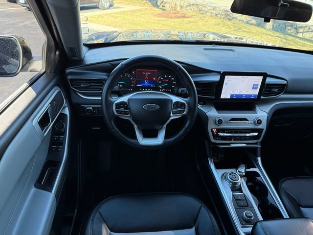 Certified 2022 Ford Explorer XLT w/ Equipment Group 202A image 15