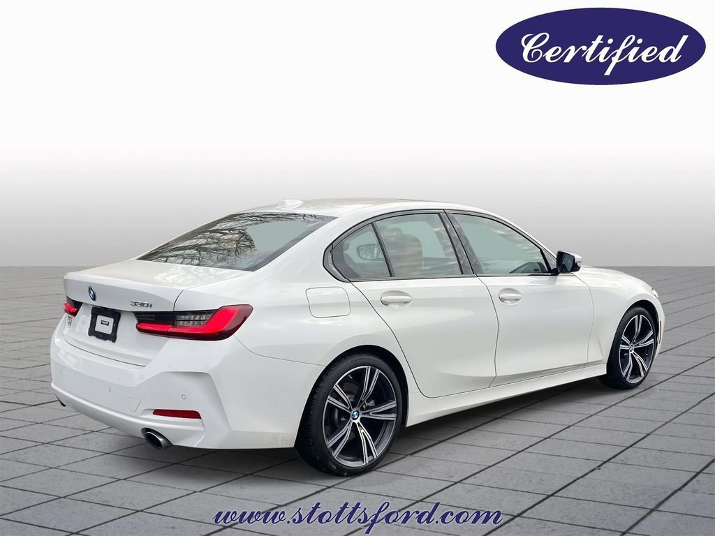 Used 2023 BMW 330i Sedan w/ Premium Package image 4