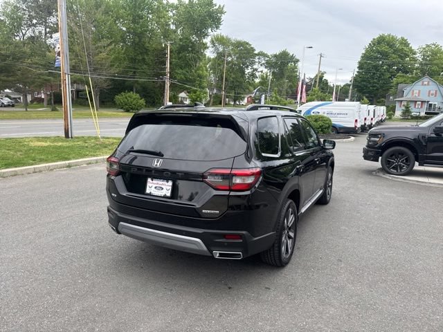 Used 2023 Honda Pilot Touring image 6