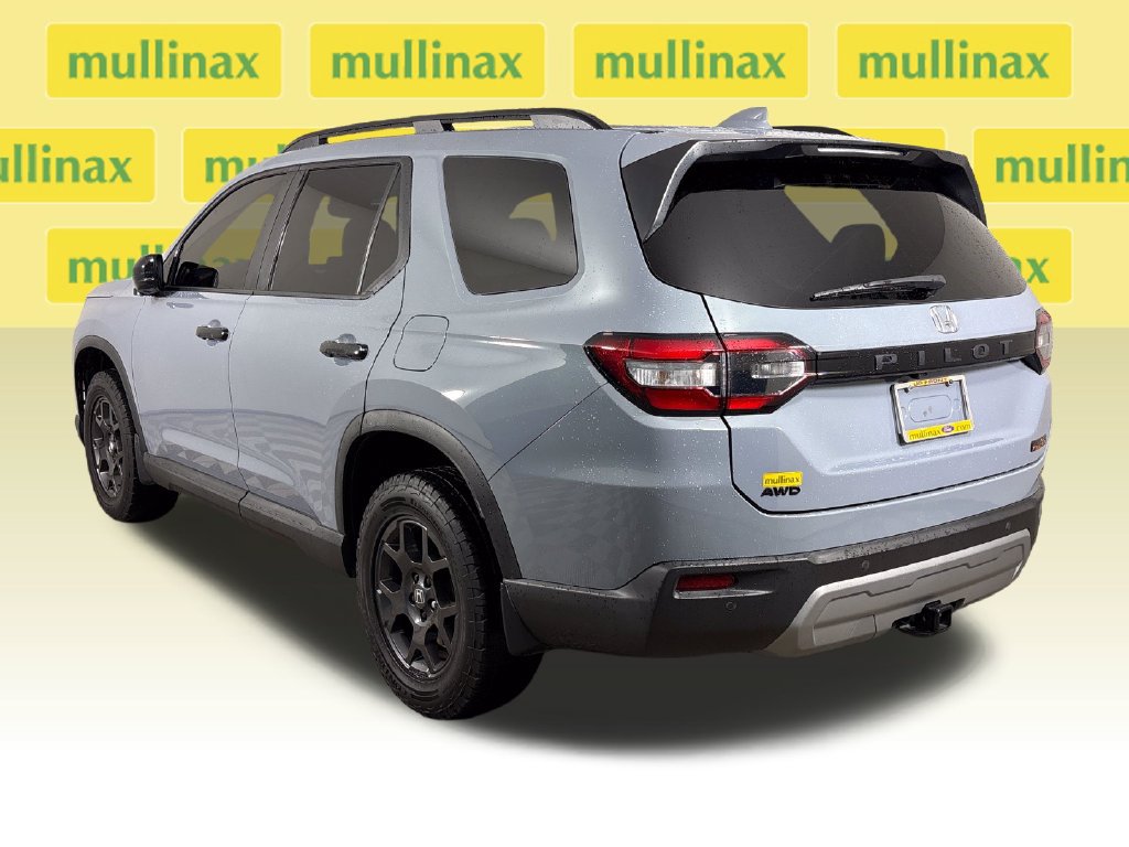 Used 2025 Honda Pilot TrailSport image 8