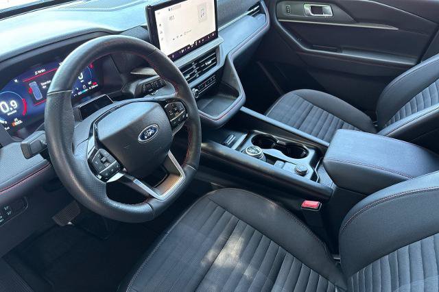 Certified 2025 Ford Explorer ST-Line AWD/4WD image 3
