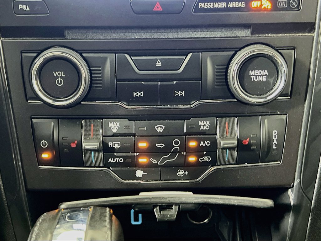 Certified 2018 Ford Explorer XLT w/ Equipment Group 202A AWD/4WD image 18