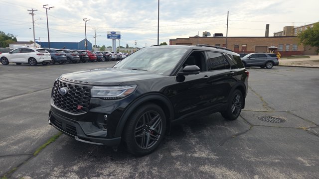 Certified 2025 Ford Explorer ST AWD/4WD image 3
