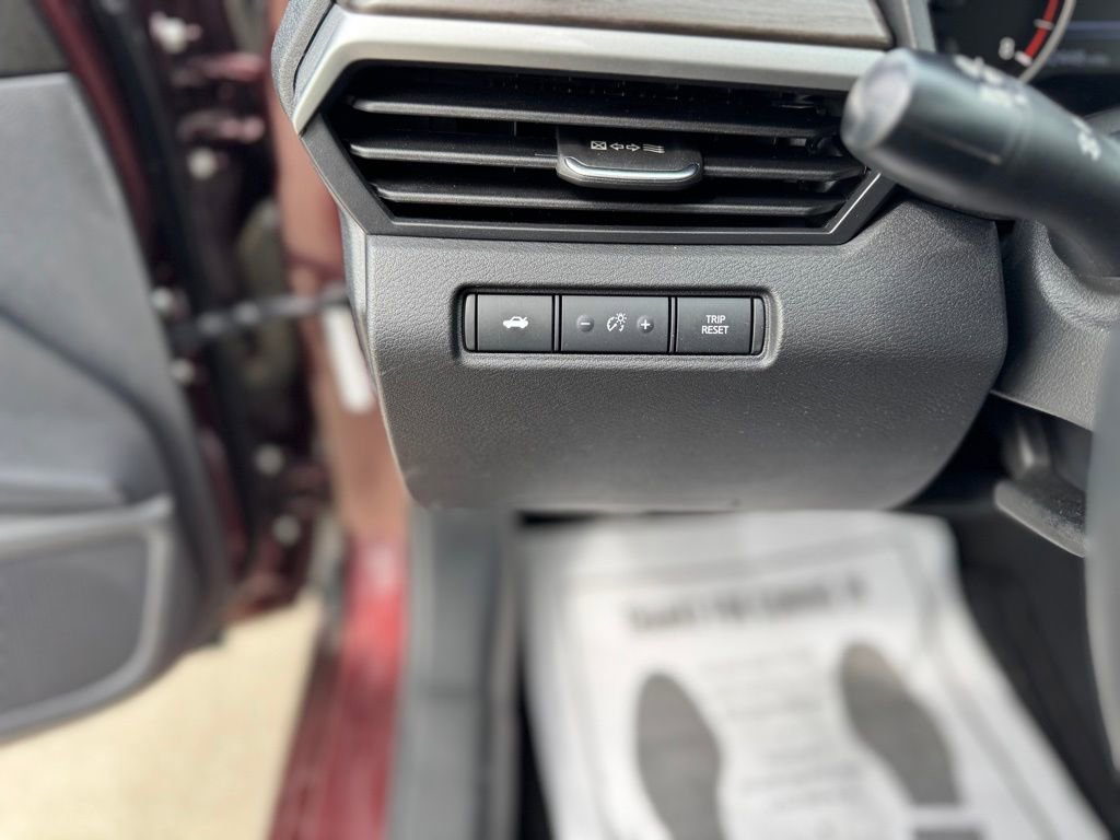 Used 2025 Nissan Altima 2.5 SV FWD image 14