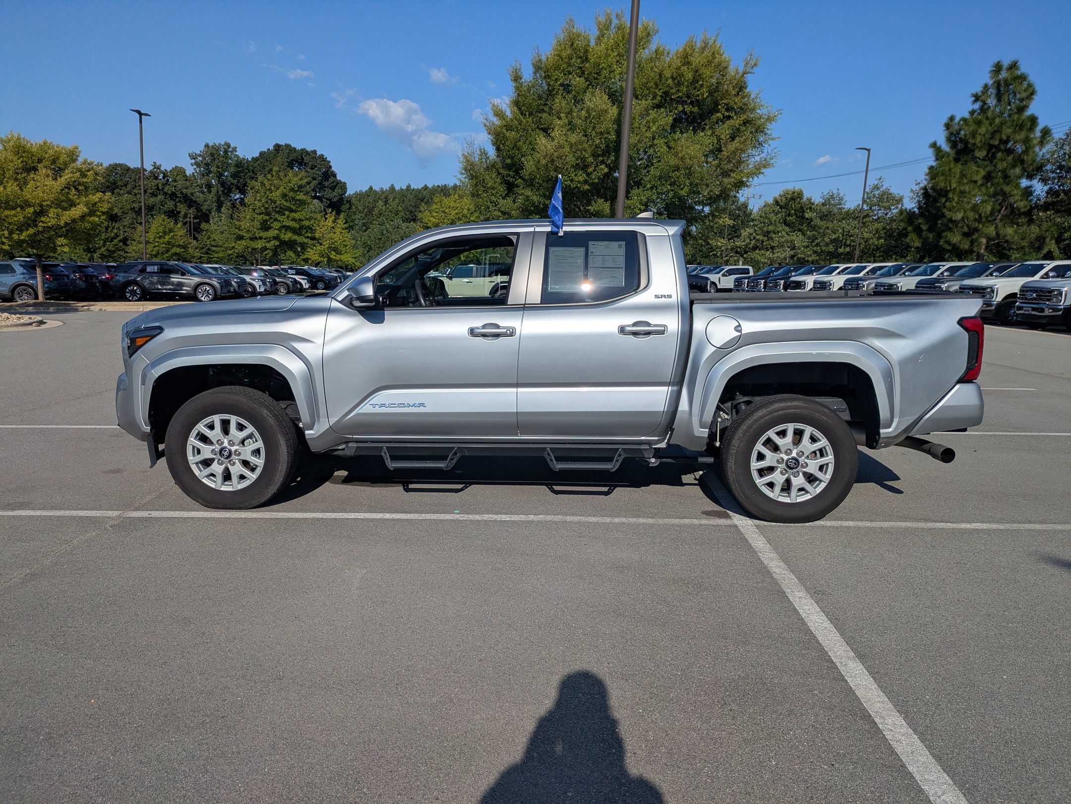 Used 2025 Toyota Tacoma SR5 AWD/4WD image 7