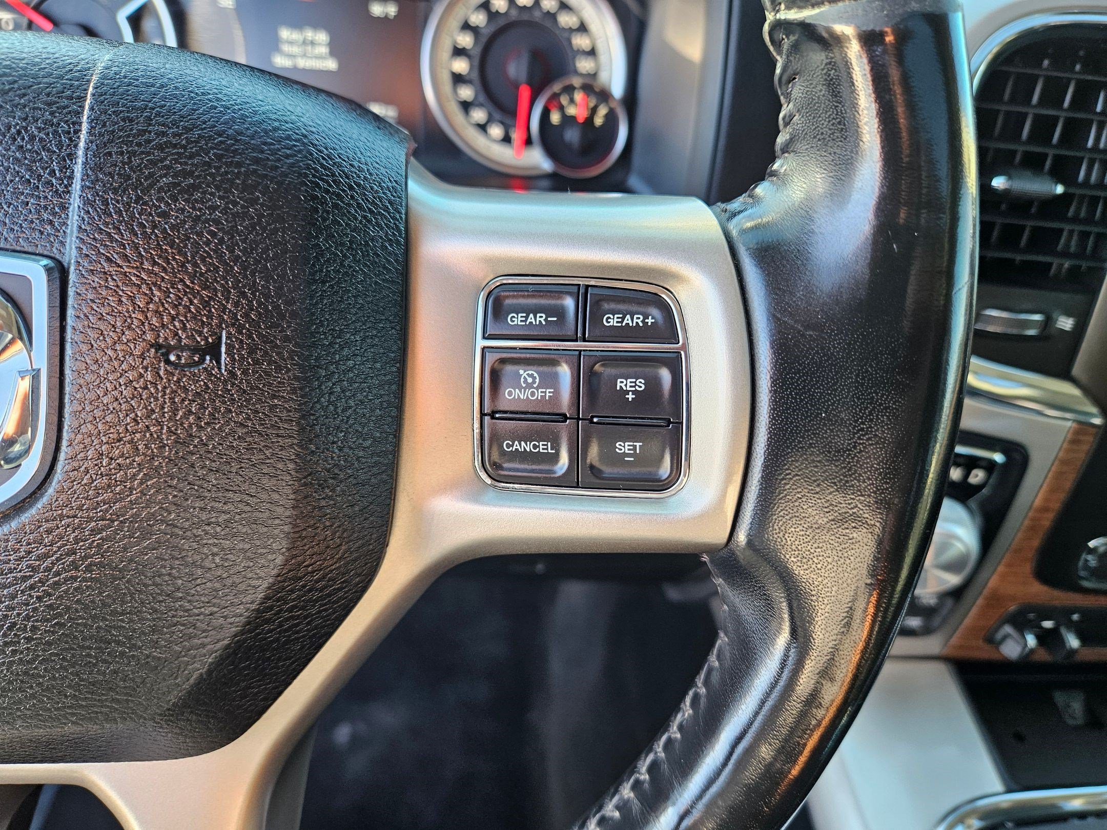 Used 2017 RAM 1500 Laramie AWD/4WD image 21