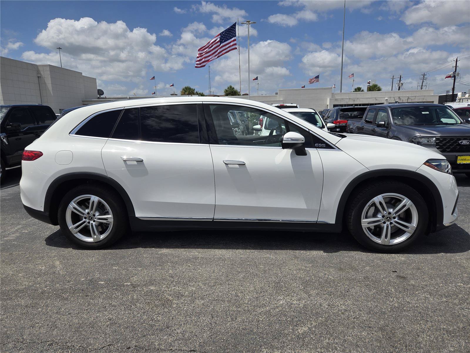 Used 2023 Mercedes-Benz EQS 450+ SUV image 4