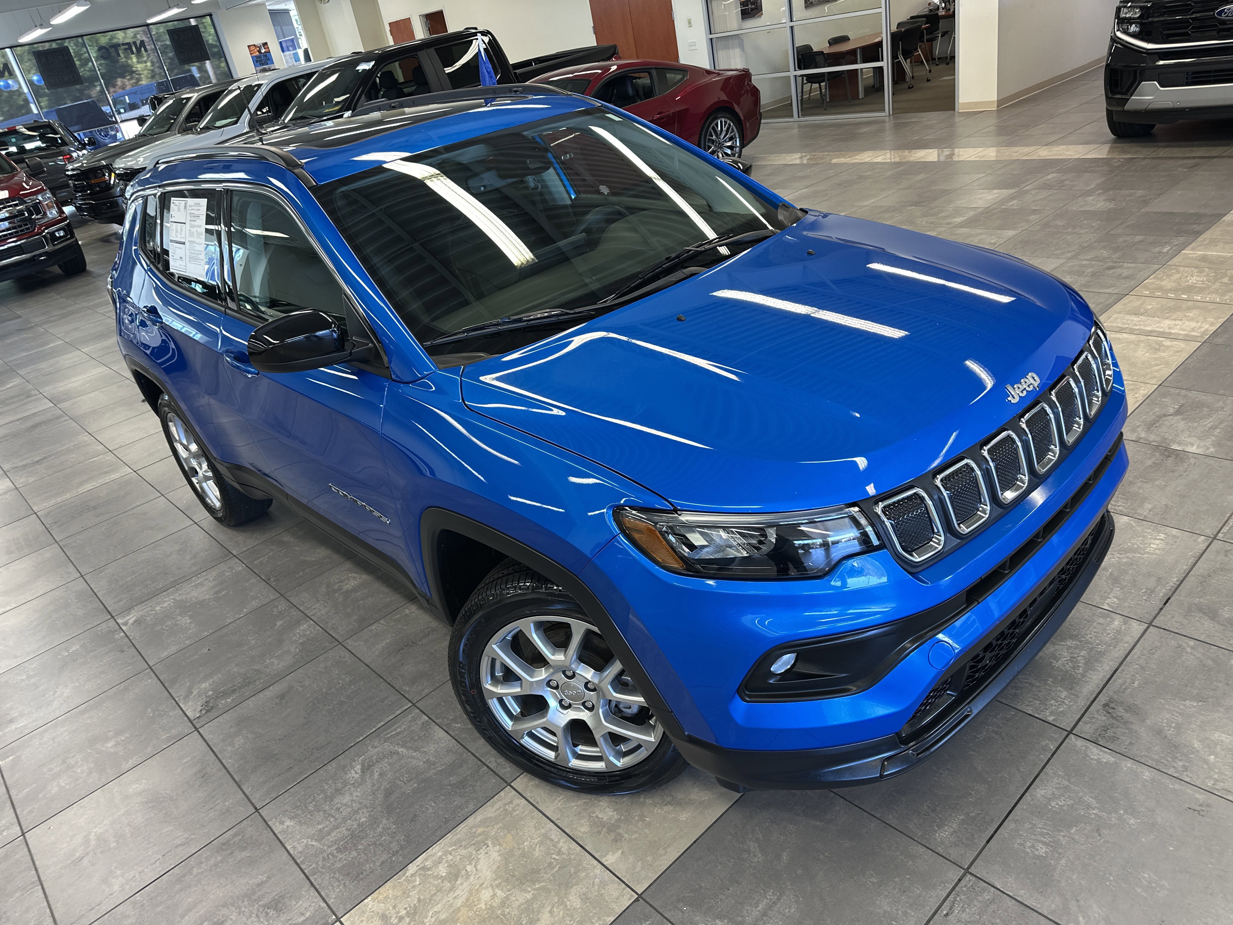Used 2022 Jeep Compass Latitude w/ Sun and Sound Group image 8