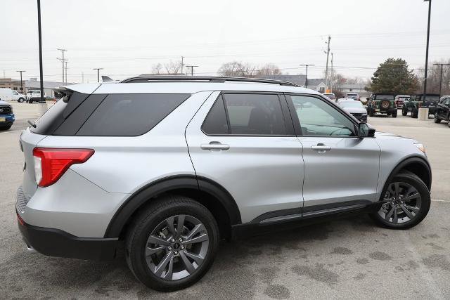 Certified 2022 Ford Explorer XLT w/ Equipment Group 202A image 3