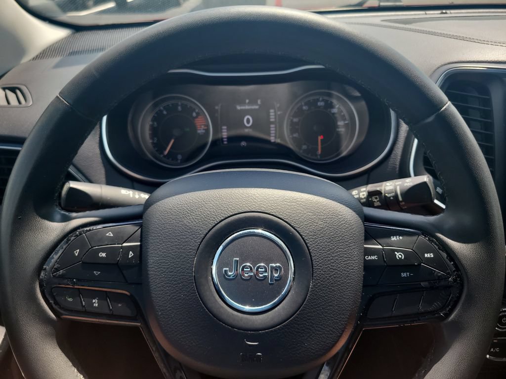 Used 2020 Jeep Cherokee Latitude Plus FWD image 24
