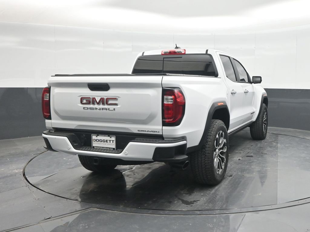 Used 2024 GMC Canyon Denali image 7