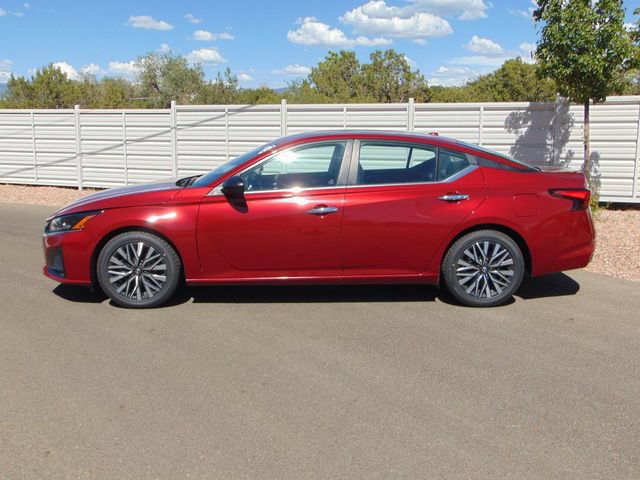 Used 2025 Nissan Altima 2.5 SV FWD image 3