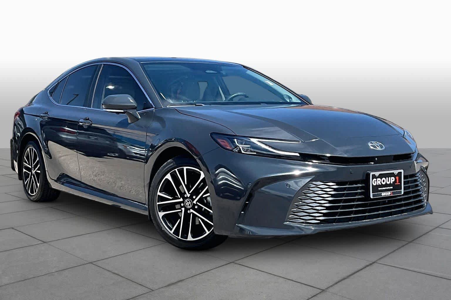 Used 2025 Toyota Camry XLE w/ Premium Plus Package FWD image 3