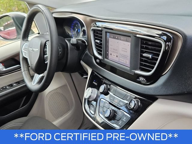 Used 2022 Chrysler Voyager LX FWD image 11