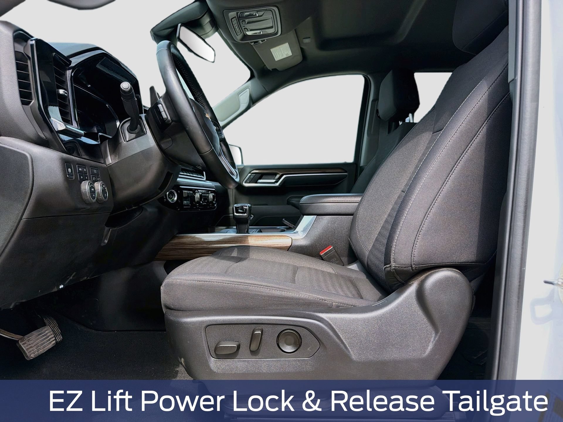 Used 2025 Chevrolet Silverado 1500 LT AWD/4WD image 27