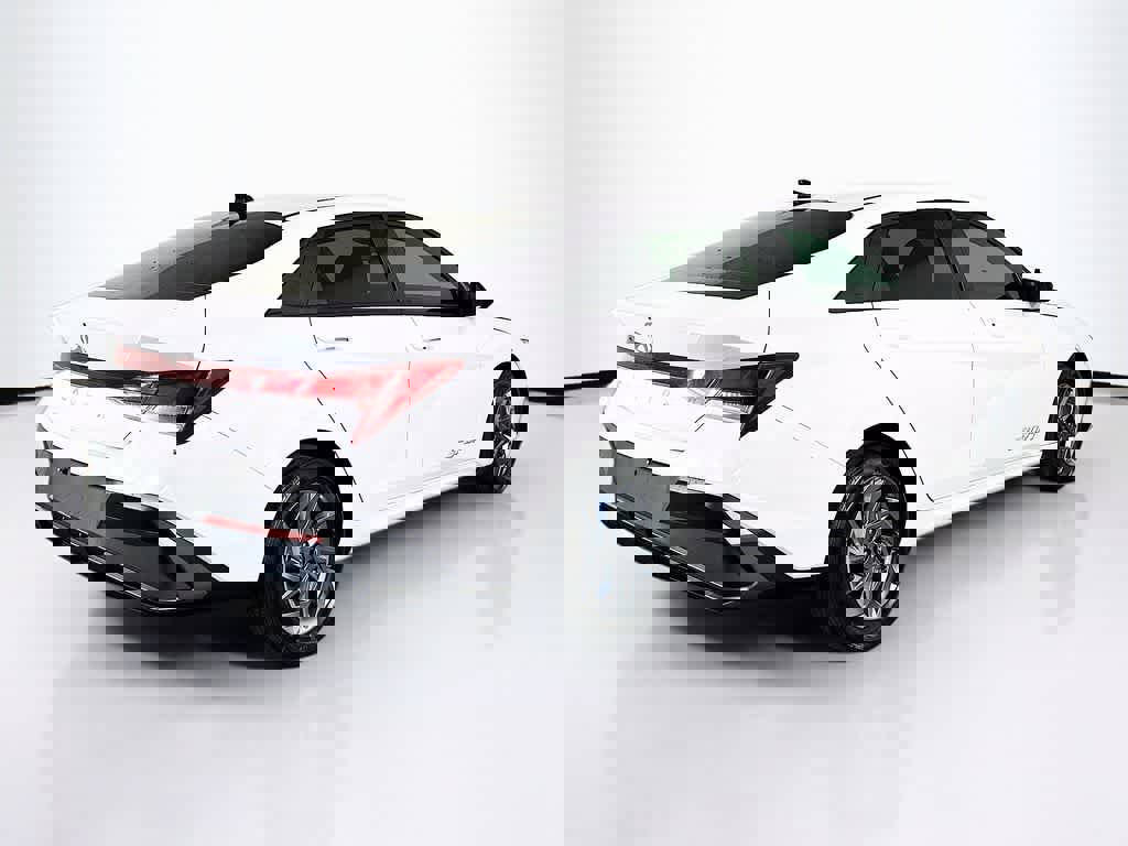 Used 2024 Hyundai Elantra SEL image 5