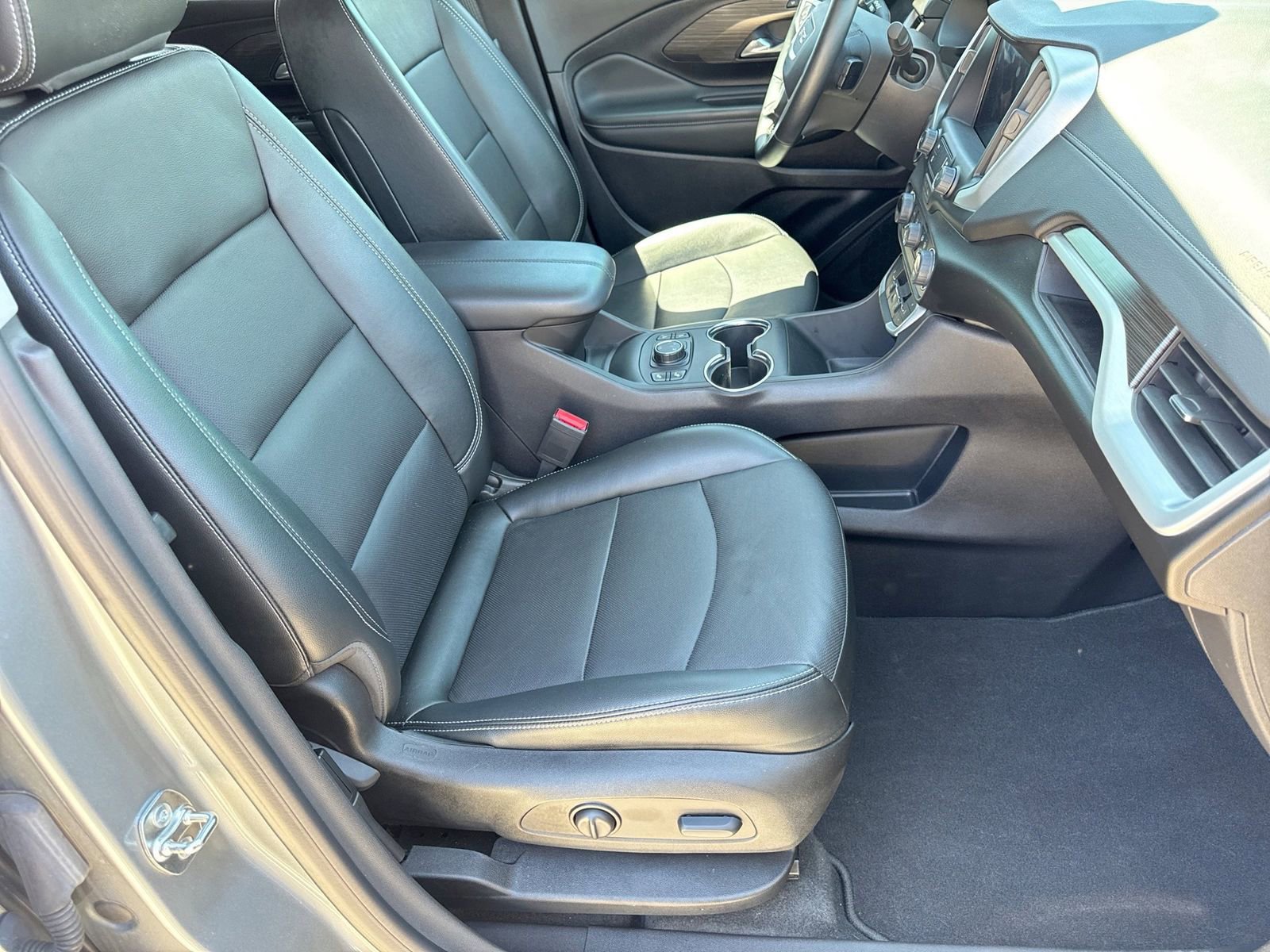 Used 2024 GMC Terrain SLT w/ Elevation Edition AWD/4WD image 25