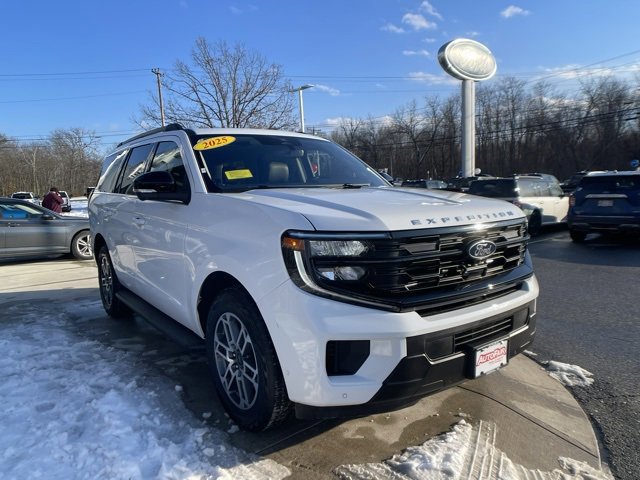 Certified 2025 Ford Expedition Active image 7