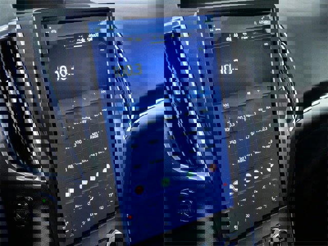 Certified 2024 Ford Edge Titanium w/ Equipment Group 301A image 22